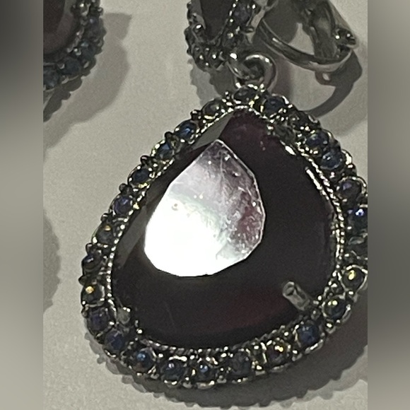 VINTAGE AVON EARRINGS. Red/Purple Beveled w/Blue Crystals/Rhinestones. Clip ons. - Picture 2 of 9